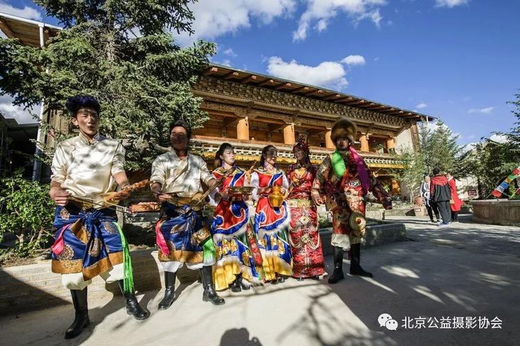 十届康巴艺术节开幕式以及大型民族歌舞庆祝活动,拍摄精彩的文化民俗